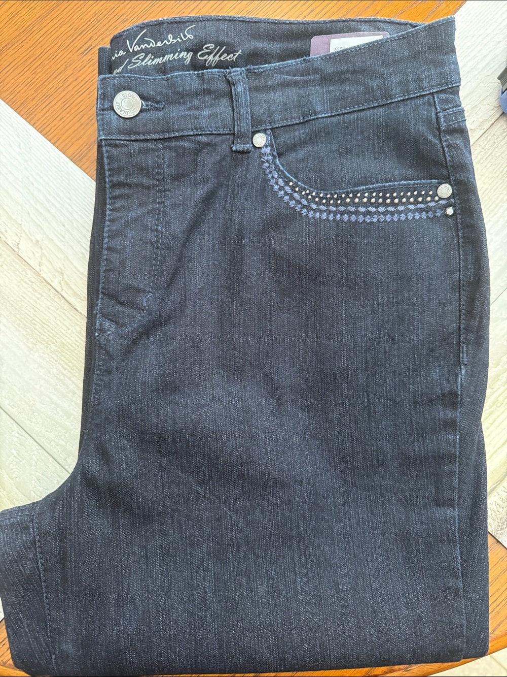 Gloria Vanderbilt Black Indigo Capri  with Studded Pocket Detail. NWOT